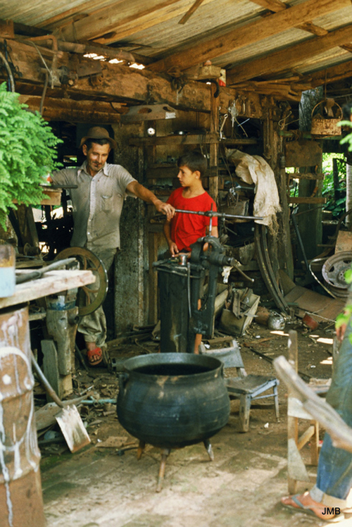AÑO 1983 - COLOR - VIDA CAMPESINA EN PARAGUAY (JOSÉ MARÍA BLANCH)